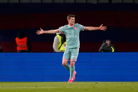 ألكسندر سورلوث.. كابوس برشلونة الذي قتله مرتين في الدوري والكأس